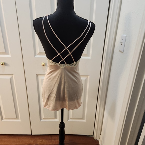 Vanity Fair Blush and Cream Camisole Nylon Romantic Lace Detail Women's 30 - Picture 7 of 12